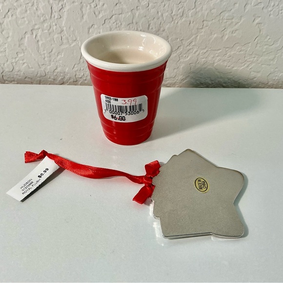 Set of 2 NWT Vegas-Themed Holiday Decorations - Picture 3 of 10